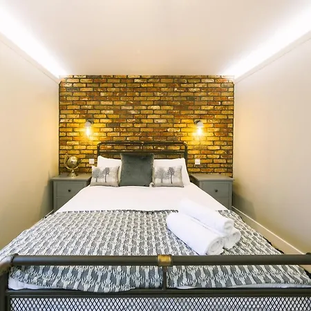 アパート Brand New One Bedroom Apartment In Fantastic Location - No 2 *