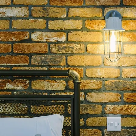 Brand New One Bedroom Apartment In Fantastic Location - No 2 *