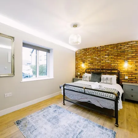 Brand New One Bedroom Apartment In Fantastic Location - No 2 شقة بريستول
